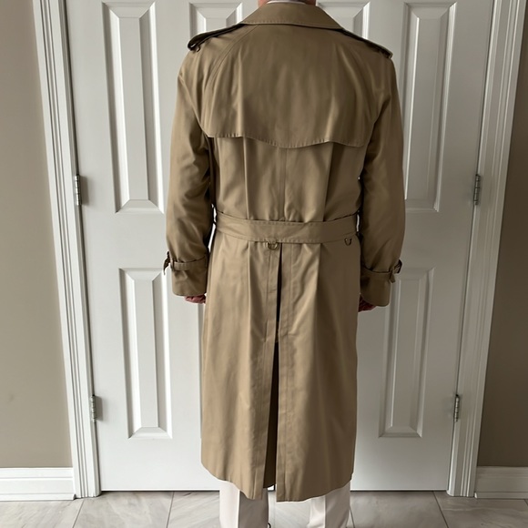 Burberry Nova Check Pattern Trench Coat
Size: US: 42 Euro: 54 Long King - Picture 13 of 16